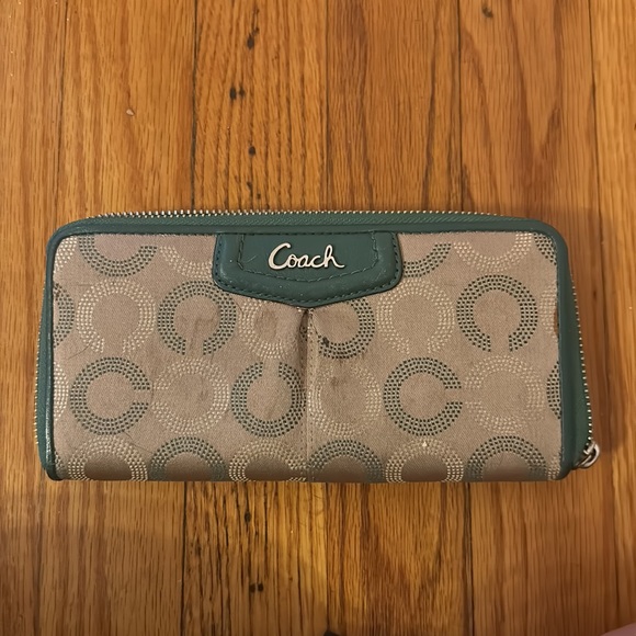 Matching coach set - Picture 5 of 7